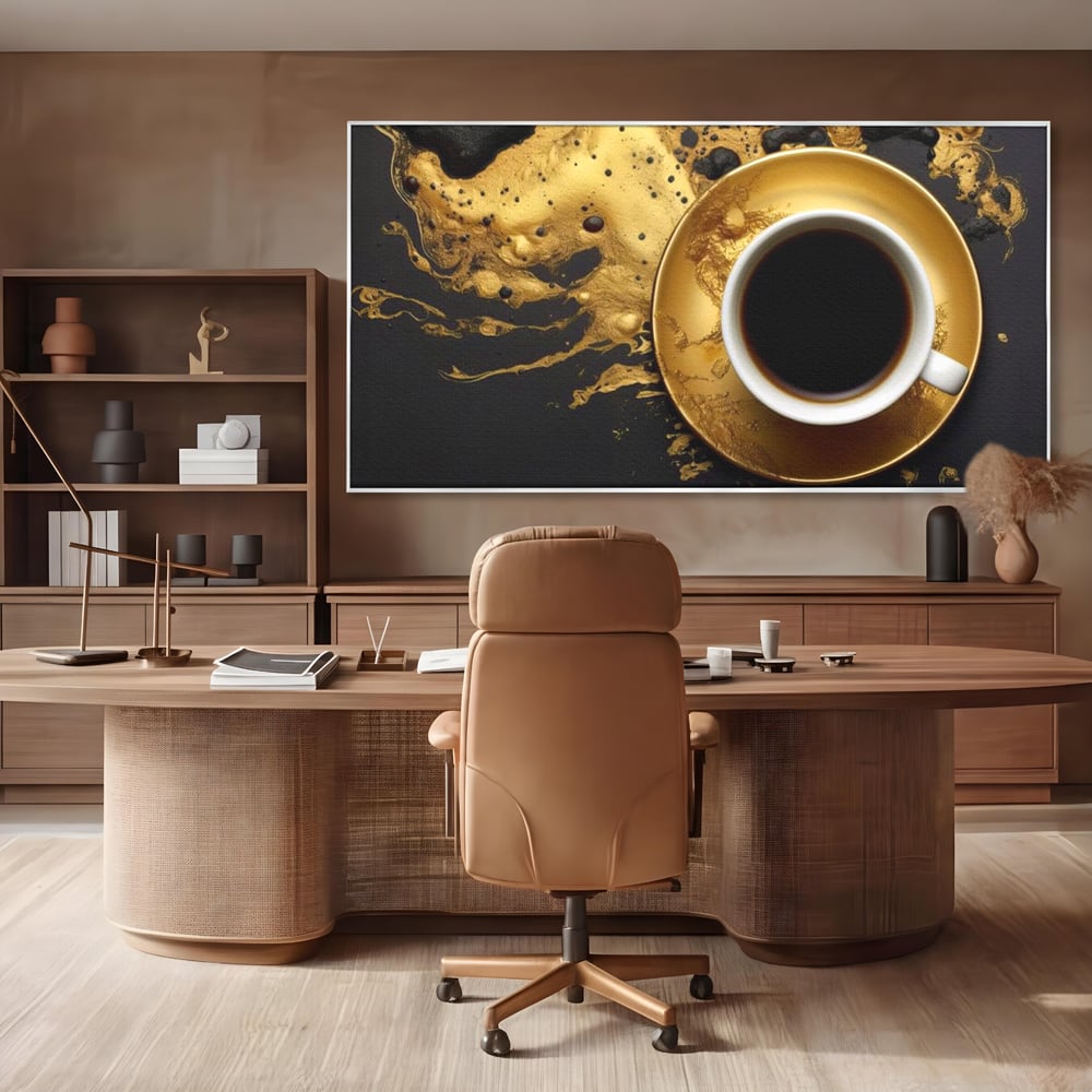 Tablou canvas cu tablou canvas cu ceasca de cafea, in rama de aluminiu argintiu, pe perete intr-un birou